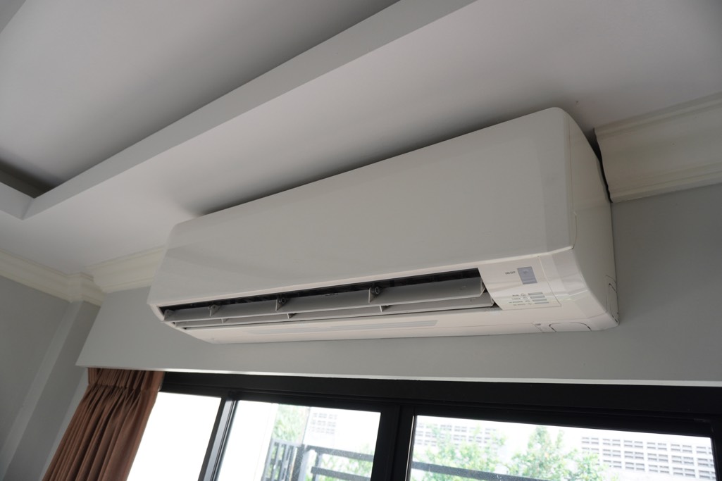 Ducted vs ductless heat pumps - mini splits can be great for small rooms